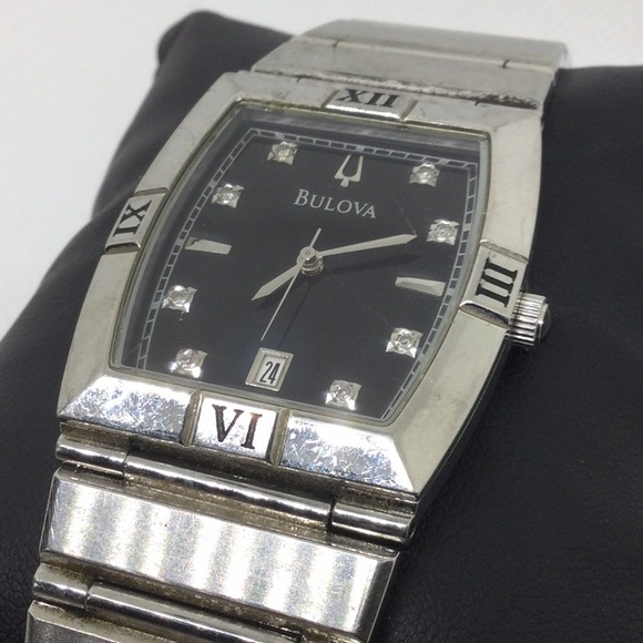 Vintage Silver Bulova Men's Watch with Black Face - Picture 3 of 7